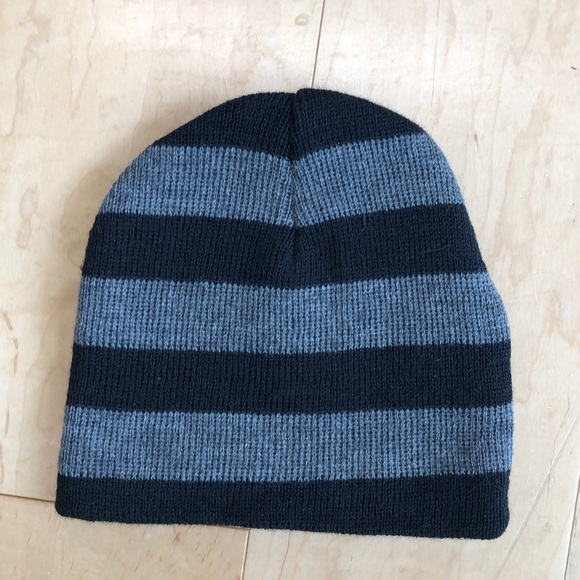 Kids knit skull hat - Picture 2 of 2